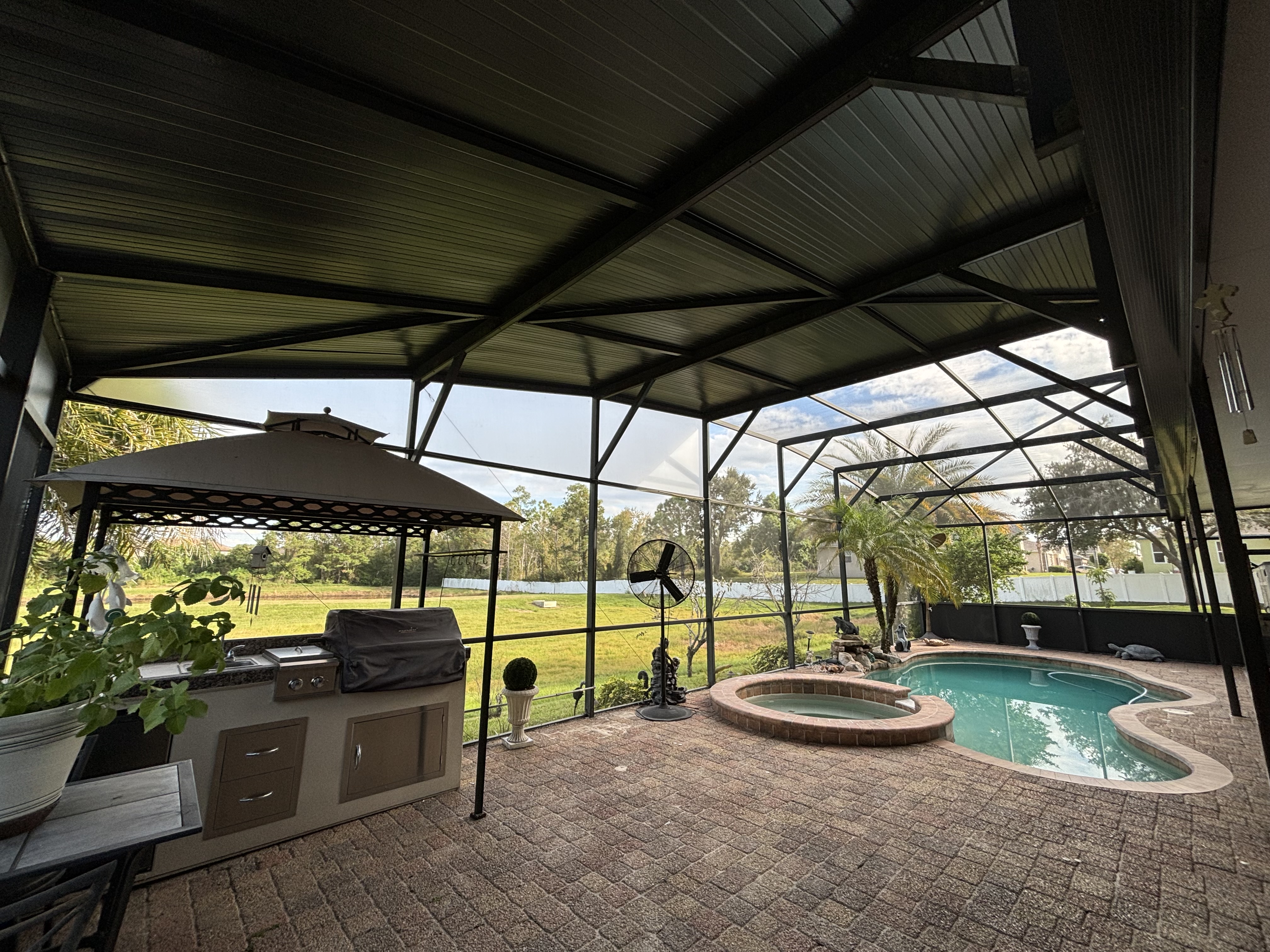 Screen enclosure with outdoor kitchen